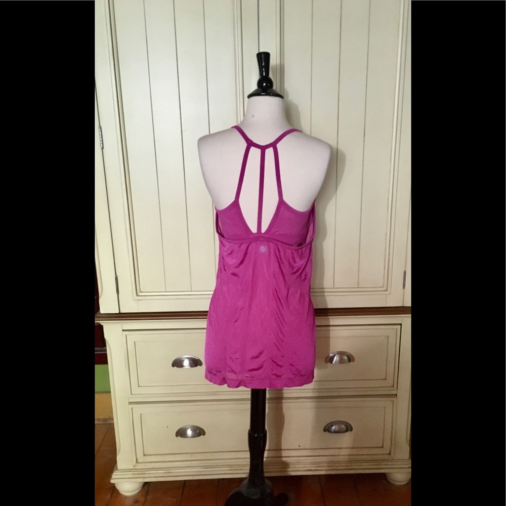 🌟Athleta tank with full bra🌟